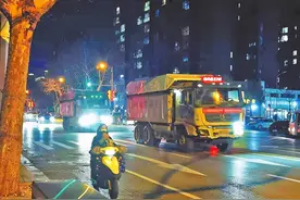 渣土车频频噪音扰民，何时能根治？图片