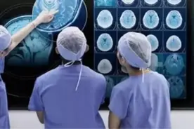 医学影像学是医院拍片子的吗？可以做医生吗？就业好吗？图片