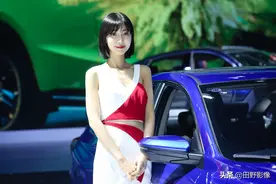 十五张图看西安车展上的美女车模图片