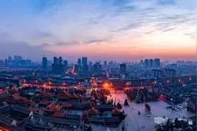 最新！中国50强城市排名更新：17城上升13城下跌图片