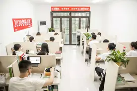 郑州大学各院系复试分数线发布了图片