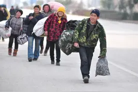 为什么农民工进城打工越来越难，三点原因，很现实图片