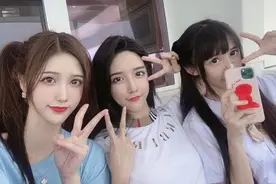 同是女装大佬！艾比人气下滑，轩墨宝宝变味，马老师明智只穿一次图片