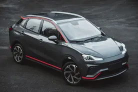 2021款哪吒V！7.59万续航401km，难道比特斯拉还牛图片