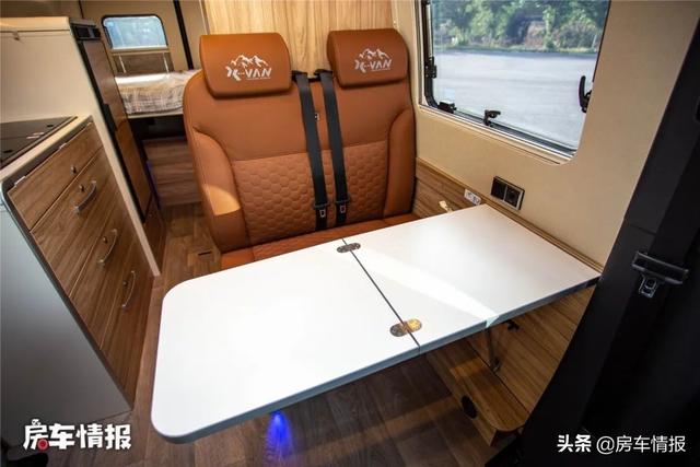 峰值扭矩1000牛米的房车见过么？配4驱厨卫齐全住2人，这品牌够硬