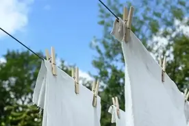 生活小妙招，梅雨季节，衣服晒不干，那是因为你的方法不对图片