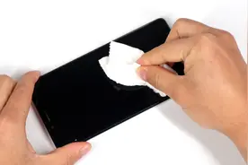 再脏的手机屏幕，用这个方法都擦得洁净又明亮，一粒灰尘都没有视频封面