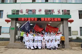 红河卫生职业学院护理系到蒙自鸣鹫开展志愿服务活动图片