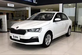 合资入门级便宜家轿，紧凑型三厢车，5.6L油耗自动挡，实拍昕锐图片