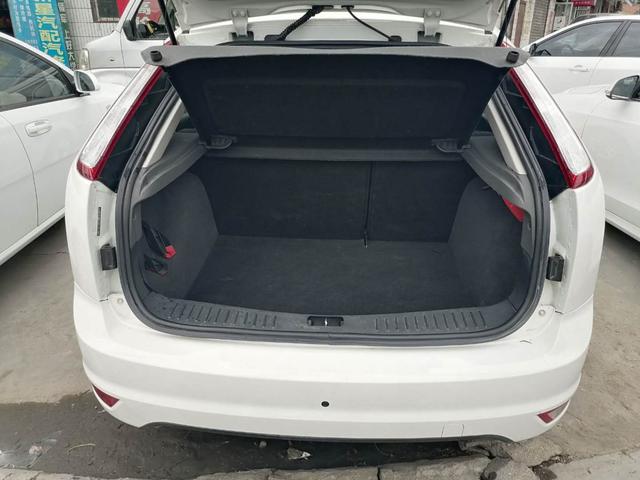 期待已久的经典福克斯两厢版，胖哥已顺利拿下，1.8排量手动挡