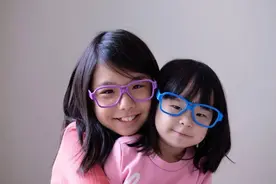 8个月娃“视力模糊”，三种物品需远离，附婴儿视力发展规律图片