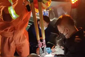 北京通州7岁女孩家中玩手铐 锁住手腕求助消防员图片