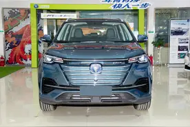 605公里续航，高品质家用快充SUV，都养得起，实拍长安CS55 E-Rock图片