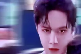 王一博炫炸舞台，迪丽热巴黑色西装，王嘉尔真香女主图片