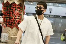 欧豪真是“皮靴控”，夏日也爱穿，搭配牛仔裤潮流又显男人味图片