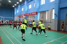 这届老年人运动会赛况激烈！图片