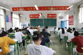 高考成绩会比平时模拟成绩高吗？听完高三老师的回答，学生要努力图片