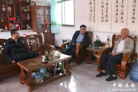 秦安县四大组织领导开展中秋节前走访慰问老干部活动图片