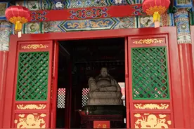沈阳“实胜寺”一游，之天王殿内的弥勒菩萨及四大天王实景图图片