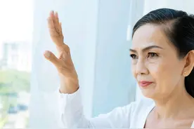 情感口述：我爱上了一个大我20岁的女人图片