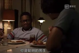 从底层贫民到与特朗普同台竞选总统，他是如何实现阶层逆袭的？图片