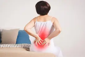 女性腰痛，可能与这3个原因有关，这4种方式可改善，不妨试试图片