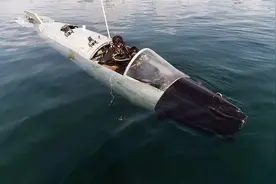 废弃战机改造成潜艇？伊朗绝密蛙人潜艇照片曝光图片