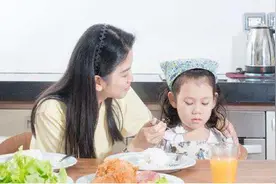 孩子总是不想上学怎么办？爸妈莫硬逼，家长这样做孩子主动去上学图片