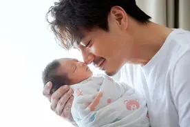 杨怡剖腹产为罗仲谦生下前世情人众好友道贺 一年后考虑生二胎图片