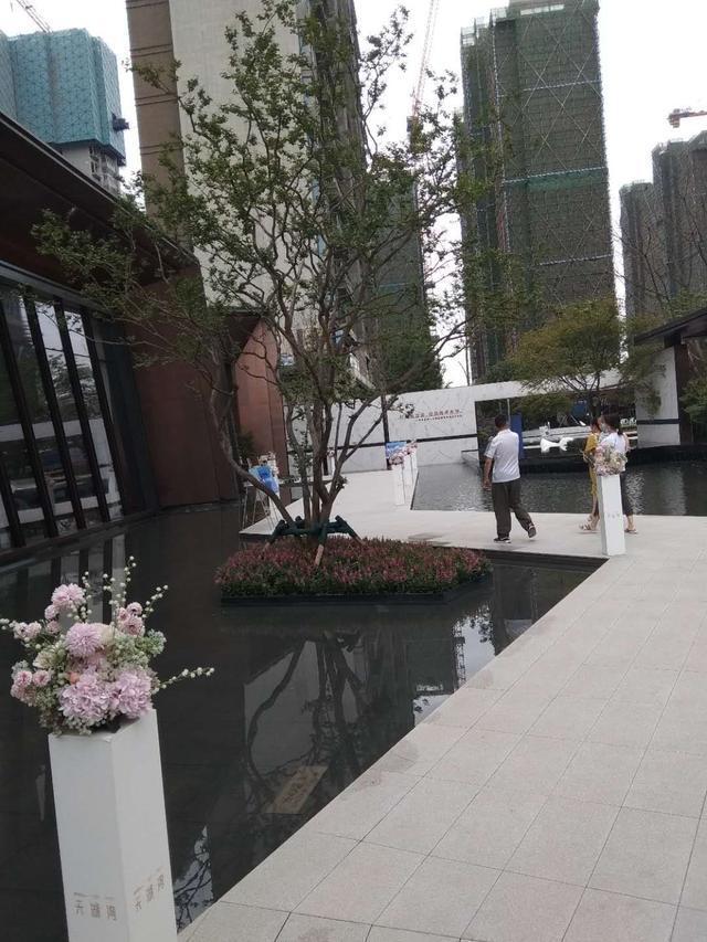 先买房后结婚，还是先结婚后买房？