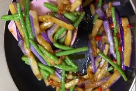 茄子烧豆角，多加一步，茄子香软，豆角入味，比饭店做的还好吃图片