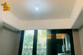 业主近700万买的房，吊顶比窗框还低！开发商：没有问题，装修是按样板来的图片