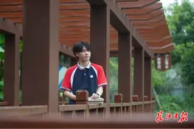 随父出征雷神山，如今奋战备高考，他说一定把失去的时间补回来图片