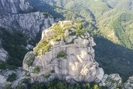 无人机航拍泰山第一险峰扇子崖，门票只要两块五，很多人不敢爬图片