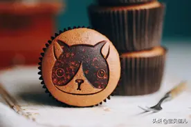 这篇文章告诉你，要如何做出不开裂不回缩不消泡的可可杯子蛋糕图片