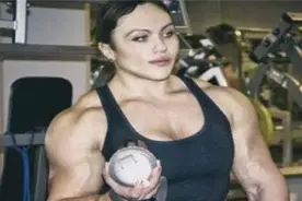 世上最“强壮”的女人，外衣下隐藏的肌肉，令许多男人都十分羡慕图片