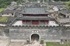 航拍红安将军影视城：再现上世纪古建筑群，仿佛来到抗战时期图片