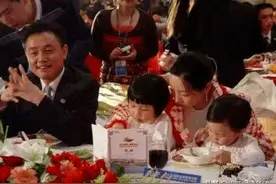 有一种爱情叫做黄光裕和杜鹃的爱情图片