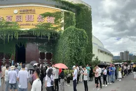 从草根群演到月入过万的短视频博主，浙江金华“横漂”如兰的演员梦图片