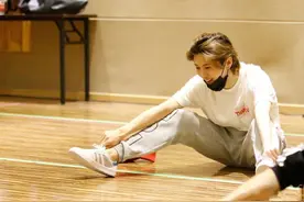 鹿晗一次生日，闹出两次风波，终归只是饭圈女孩的自作多情图片