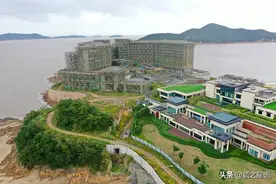 象山居然藏着如此美丽的沙滩，免费游玩，恒大烂尾楼堪称一景图片