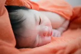 8个月宝宝，2个月体重没增加，奶奶着急妈妈慌，大夫：太无知图片