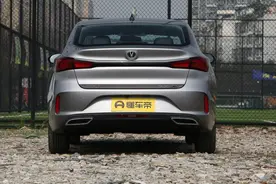 入门不低端，体验新款逸动PLUS手动精英型图片