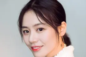 活泼俏皮马思纯标准微笑变成焦点 网友们最爱看她哪些作品可评论!图片