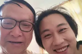 继父也是爸，爸爸坚强站起来继续呵护妈妈，给儿子一个尽孝的机会图片