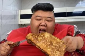 千万网红小贝近况堪忧，面容憔悴法令纹深，网友：都是催吐惹的祸图片
