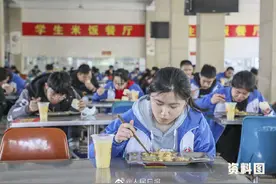 教育部倡议在校用餐尽量自备餐具图片