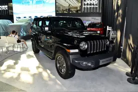 2.0T高达400牛·米，进口越野SUV，3米轴距硬汉四驱，实拍牧马人图片