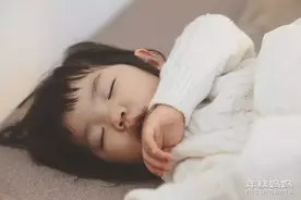 娃入园后不午睡？教他这样做，比硬躺更管用图片