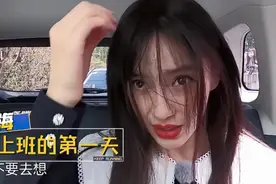 baby徒手薅“假发片”，当镜头拍到她的头顶，原来上帝是公平的图片
